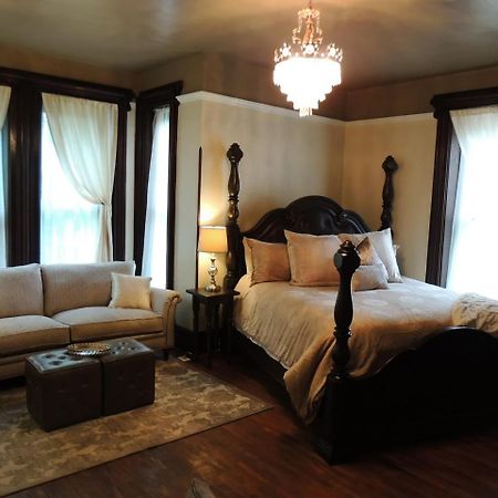 Lyons Twin Mansions Hotell Fort Scott Eksteriør bilde