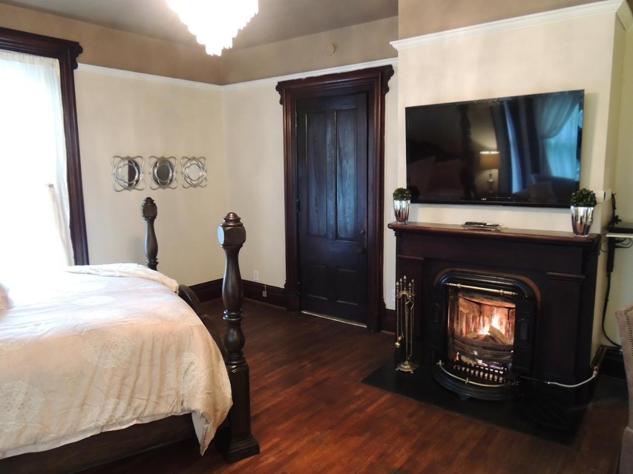 Lyons Twin Mansions Hotell Fort Scott Eksteriør bilde
