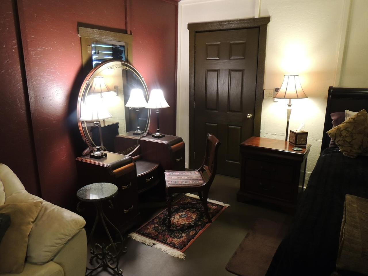 Lyons Twin Mansions Hotell Fort Scott Eksteriør bilde