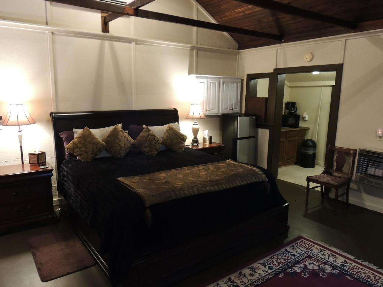Lyons Twin Mansions Hotell Fort Scott Eksteriør bilde