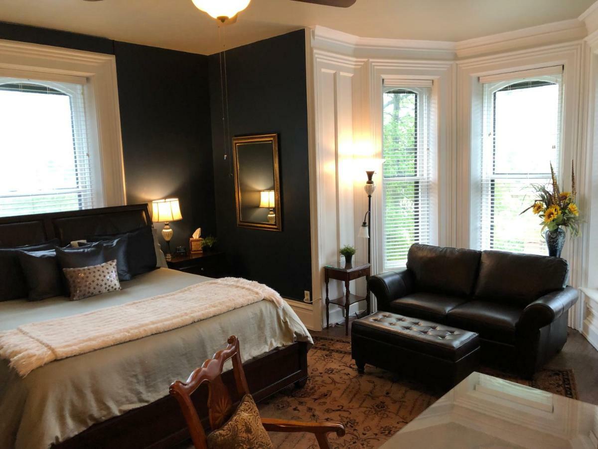 Lyons Twin Mansions Hotell Fort Scott Eksteriør bilde