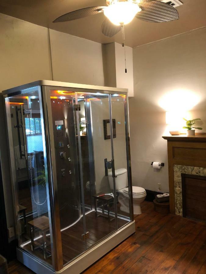 Lyons Twin Mansions Hotell Fort Scott Eksteriør bilde